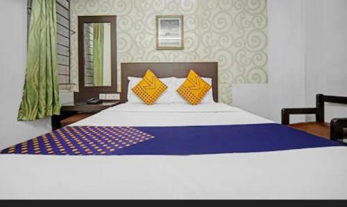 Sun City The 1-star Sun City offers comfort and convenience whether youre on business or holiday in Chennai. Offering a variety of facilities and services, the property provides all you need for a good night