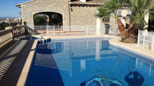  Spacious villa with large private pool and incredible views, Pension in Luchente