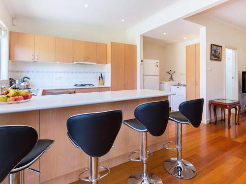 Renovated Beach Beauty Rosebud near Goolgowie Bushland Reserve