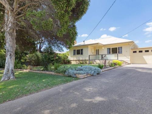 RENOVATED BEACH BEAUTY - ROSEBUD