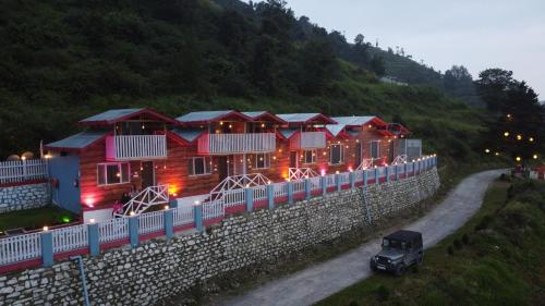 Rooftop Cottages & Restaurant, Pangot