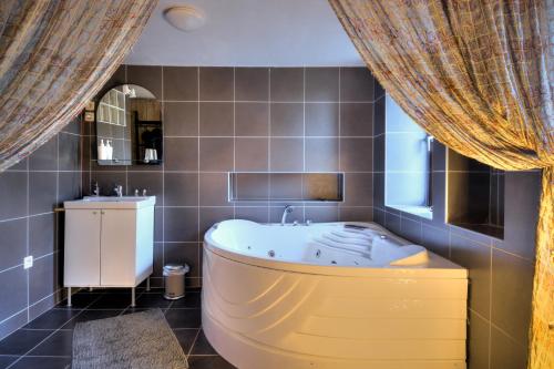 Gite Spa & campagne - Chambres avec jacuzzi balneo Verviers Liege