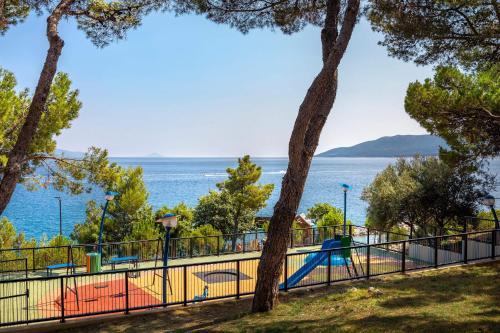 Valamar Bellevue Resort - image 3