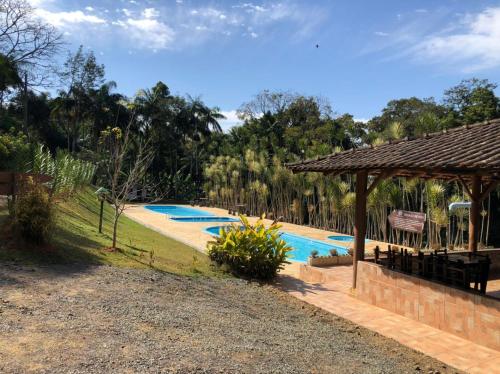 Peldbaseins, Casa de campo Rosa dos ventos in Rodeio