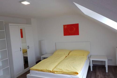 Dachwohnung Eyb mit 3 Schlafzimmern - Apartment - Ansbach