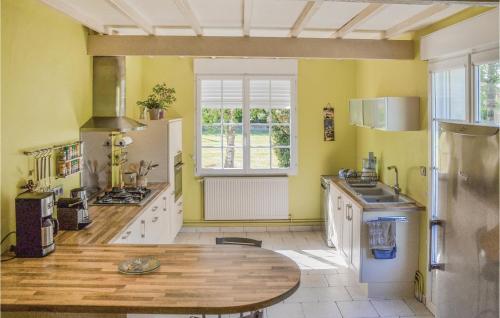 Gorgeous Home In Montreuil Bellay With Kitchen