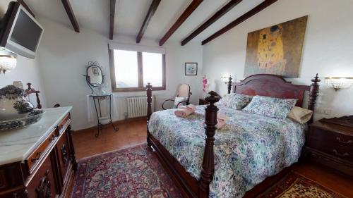  Casa Rosa with Heated Pool by I N Z U L A E in 35320 Vega de San Mateo