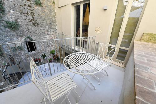 المرافق, Palazzo degli Stemmi in تودي