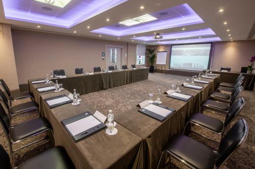 Langham Court Hotel - image 13
