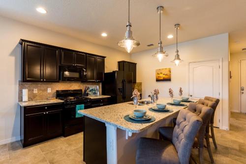 Solterra Delight- 5 bedroom villa with private pool and located in a private resort with amazing amenities - image 4