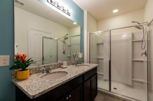 Solterra Delight- 5 bedroom villa with private pool and located in a private resort with amazing amenities - image 9