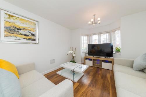 Greenfield's Oxlade Home - Modern 3 Bed room House, Langley, Slough