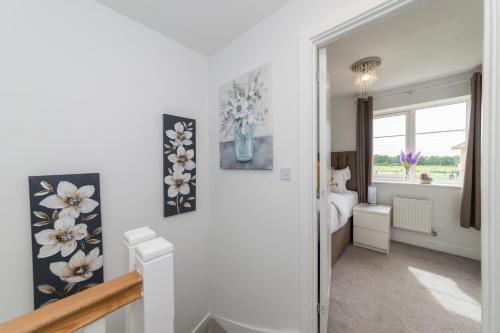 Greenfield's Oxlade Home - Modern 3 Bed room House, Langley, Slough