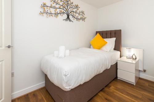 Greenfield's Oxlade Home - Modern 3 Bed room House, Langley, Slough