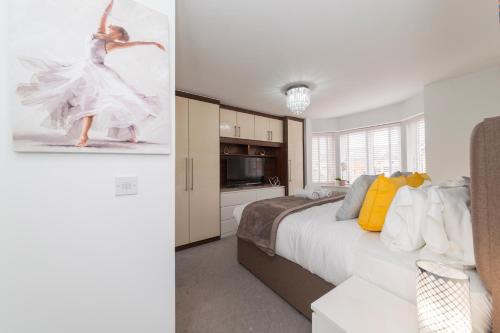 Greenfield's Oxlade Home - Modern 3 Bed room House, Langley, Slough