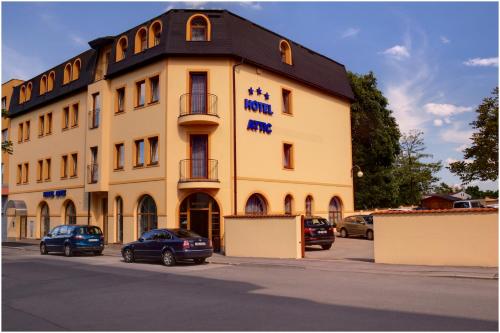 Attic Hotel