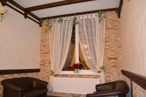 Zolota Forel Hotel in Korostiv
