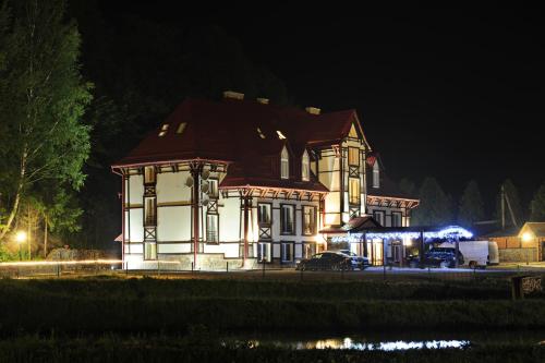 Zolota Forel Hotel in Korostiv