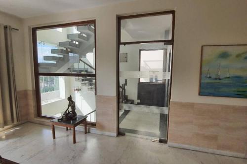 Villa in gurgaon host a party in 5bhk property.