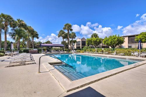 Jupiter Condo with Pool Access, Walk to Beach! in Jupiter, USA