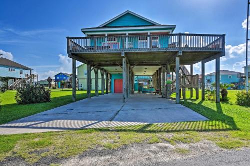 Coastal Home with Ocean Views - Walk to Beach! in Crystal Beach, USA