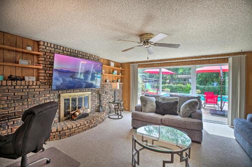 Spacious Family Glenwood Estates Home with Hot Tub!