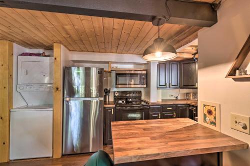 Warm and Rustic AZ Getaway 2 Mi to Odell Lake! - image 11