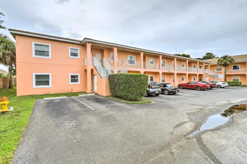 Quaint Merritt Island Condo with Pool Access!