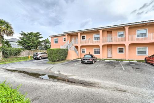 Quaint Merritt Island Condo with Pool Access!