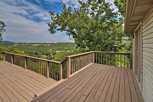 . Secluded Flippin Home < 2 Mi to White River!