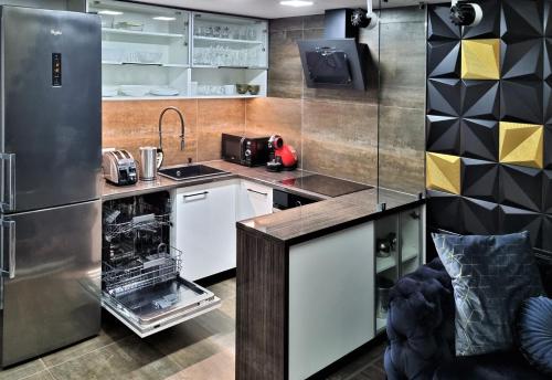 Goldcentral Apartment Art B6-Private Terrace-Steps From New York Cafe, Budapest (photo 10)