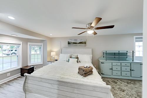 Updated Five Points Bungalow with Large Yard home - image 8