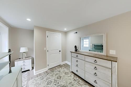 Updated Five Points Bungalow with Large Yard home - image 10
