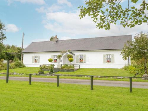 Lakeside Cottage - Acres Lough
