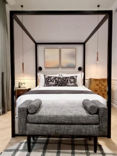Superior King Room image 5
