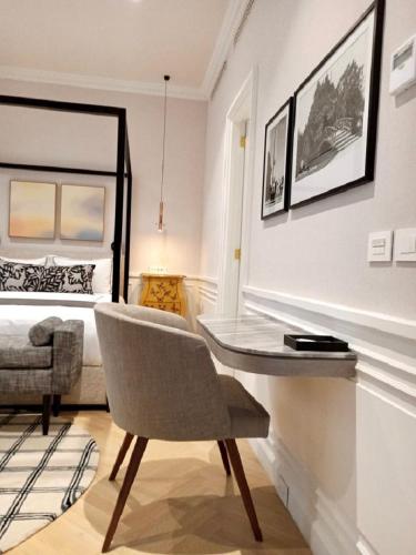 Superior King Room image 4