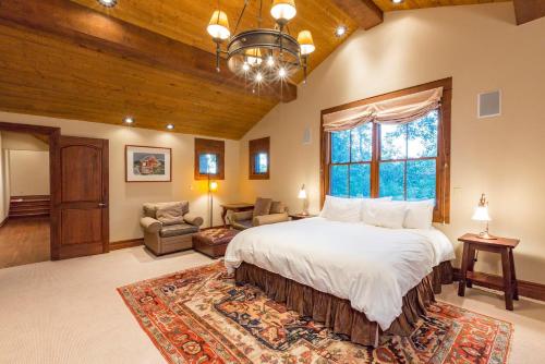 Country Club Estate by Exceptional Stays - image 11