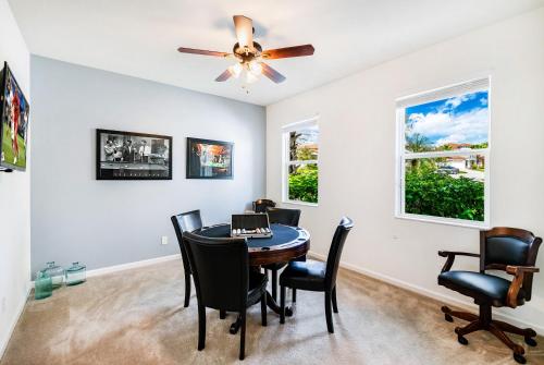 Solterra Stunner- 6 bedroom home with a south facing pool overlooking lagoon, game room, in a gated resort in Davenport, USA