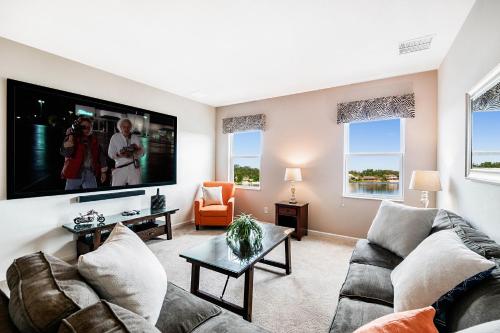 Solterra Stunner- 6 bedroom home with a south facing pool overlooking lagoon game room in a gated resort - image 10