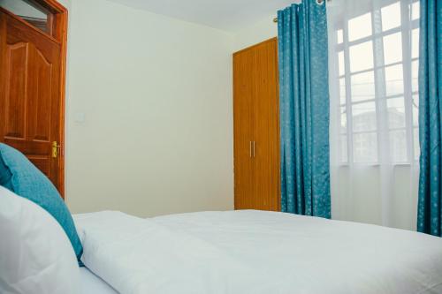 Elegant Art Deco Home with Free Wi-Fi, Parking & Netflix in Ruaka