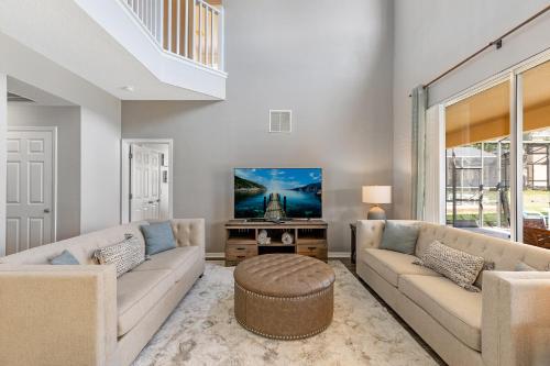 Sunrise Key- 7 bedroom home with 4 master suites generous pool deck private pool & spa - image 3