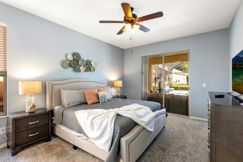 Sunrise Key- 7 bedroom home with 4 master suites generous pool deck private pool & spa - image 11