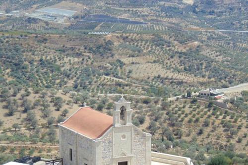 Villa Strata (a path to Psiloritis mountain)