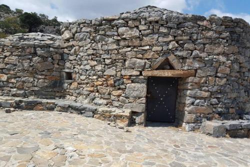 Villa Strata (a path to Psiloritis mountain)