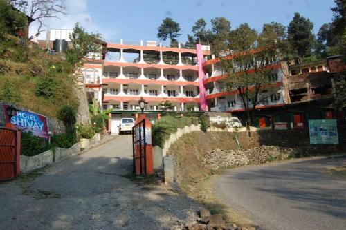 Goroomgo Hotel Shivay Near Kausani Chouraha - Mountain View - Excellent Customer Service