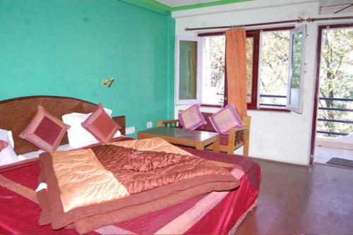 Goroomgo Hotel Shivay Near Kausani Chouraha - Mountain View - Excellent Customer Service