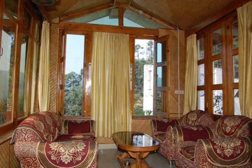 Goroomgo Hotel Shivay Near Kausani Chouraha - Mountain View - Excellent Customer Service