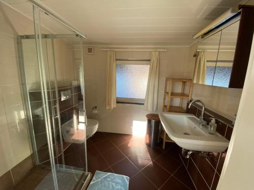 2 bedrooms, 5 beds