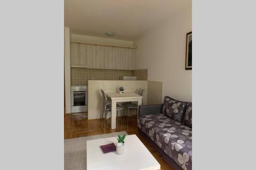 Renovated cozy STUDIO 7 at top location