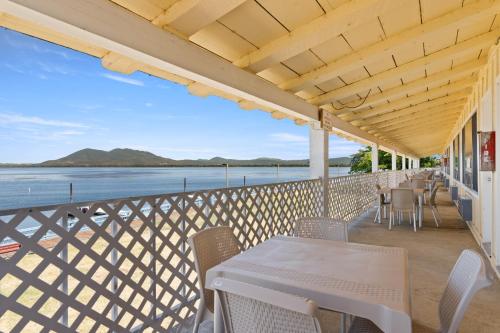 陽台/露台, 雲雀海岸度假村 (Skylark Shores Resort) in 拉克波特